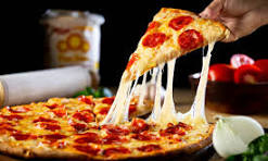 Pizza fresca com queijo derretido